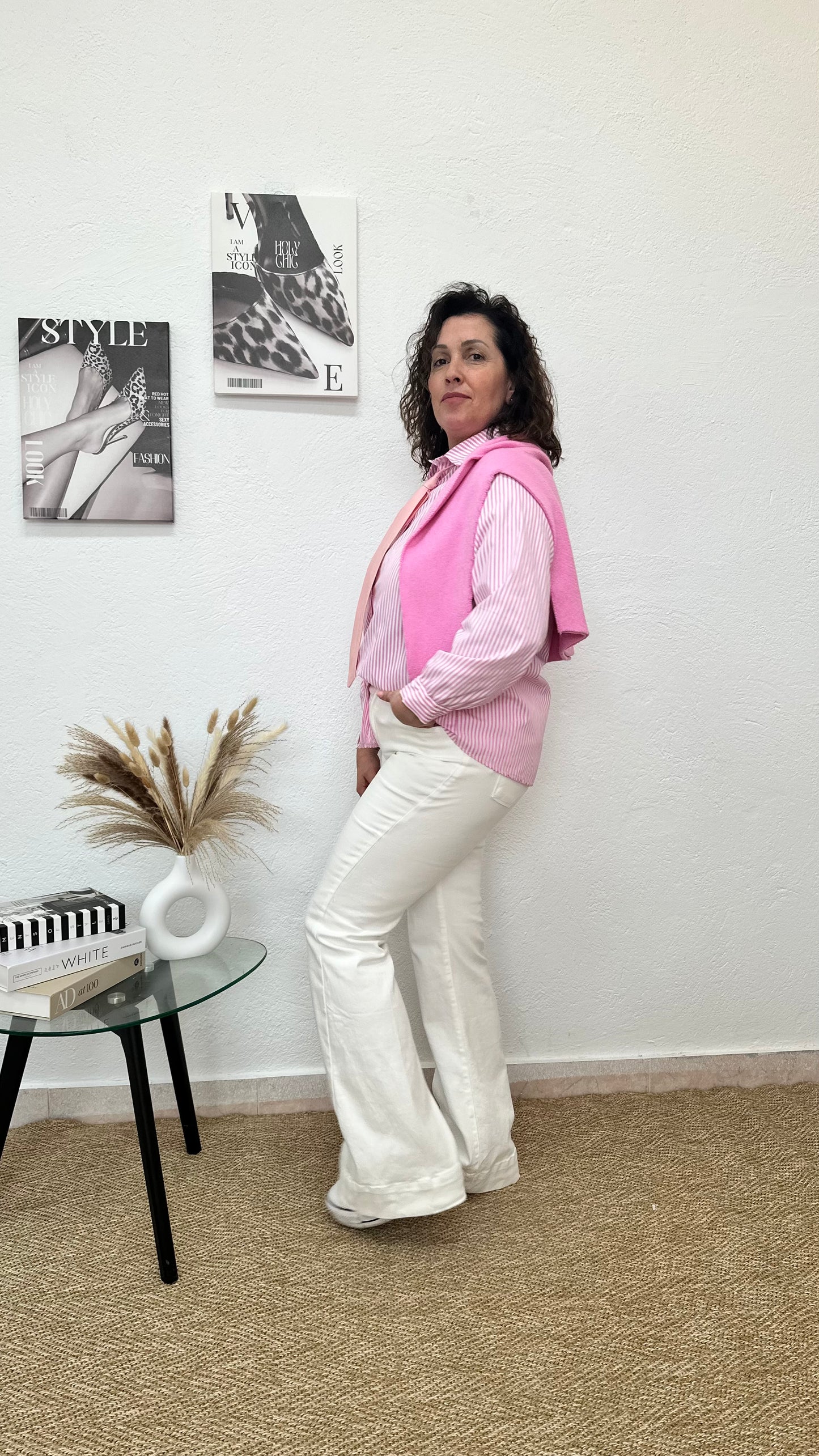 Camisa de rayas rosas con corbata