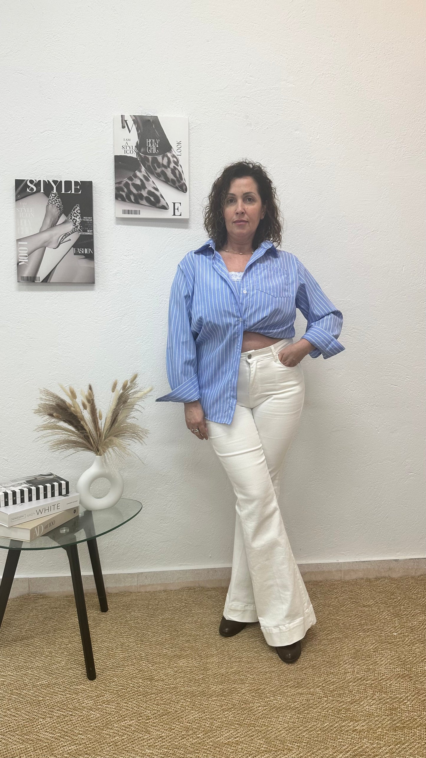 Camisa asimétrica de rayas azules y blancas con top incorporado