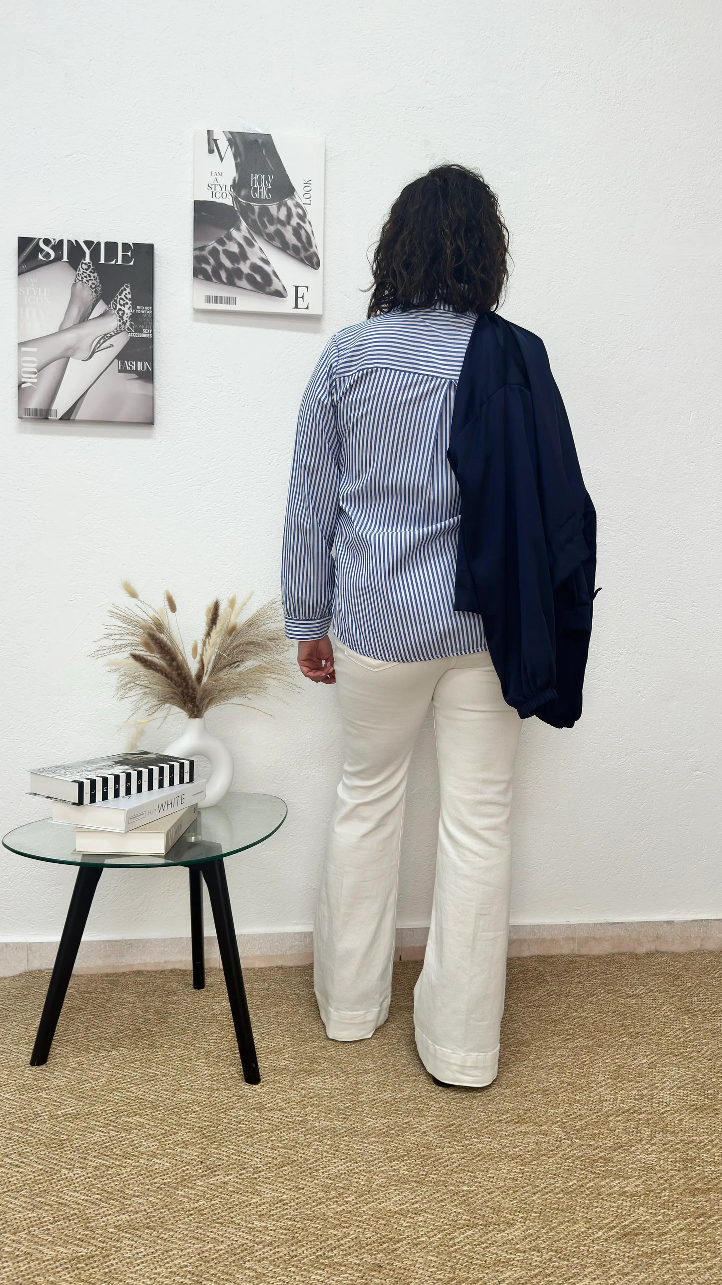 Camisa de rayas azul marino con corbata