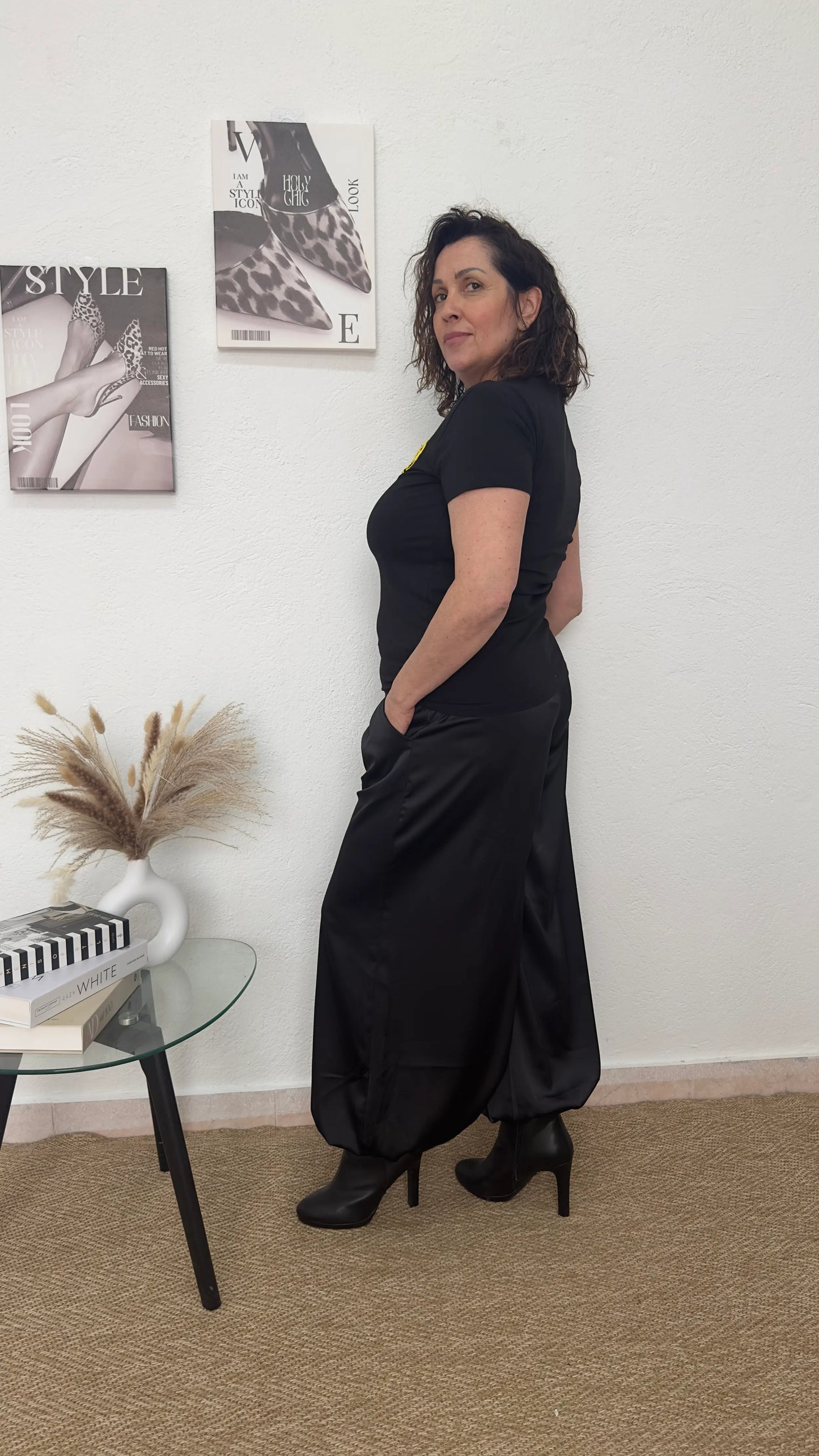 Camiseta negra con bordado de bicicleta