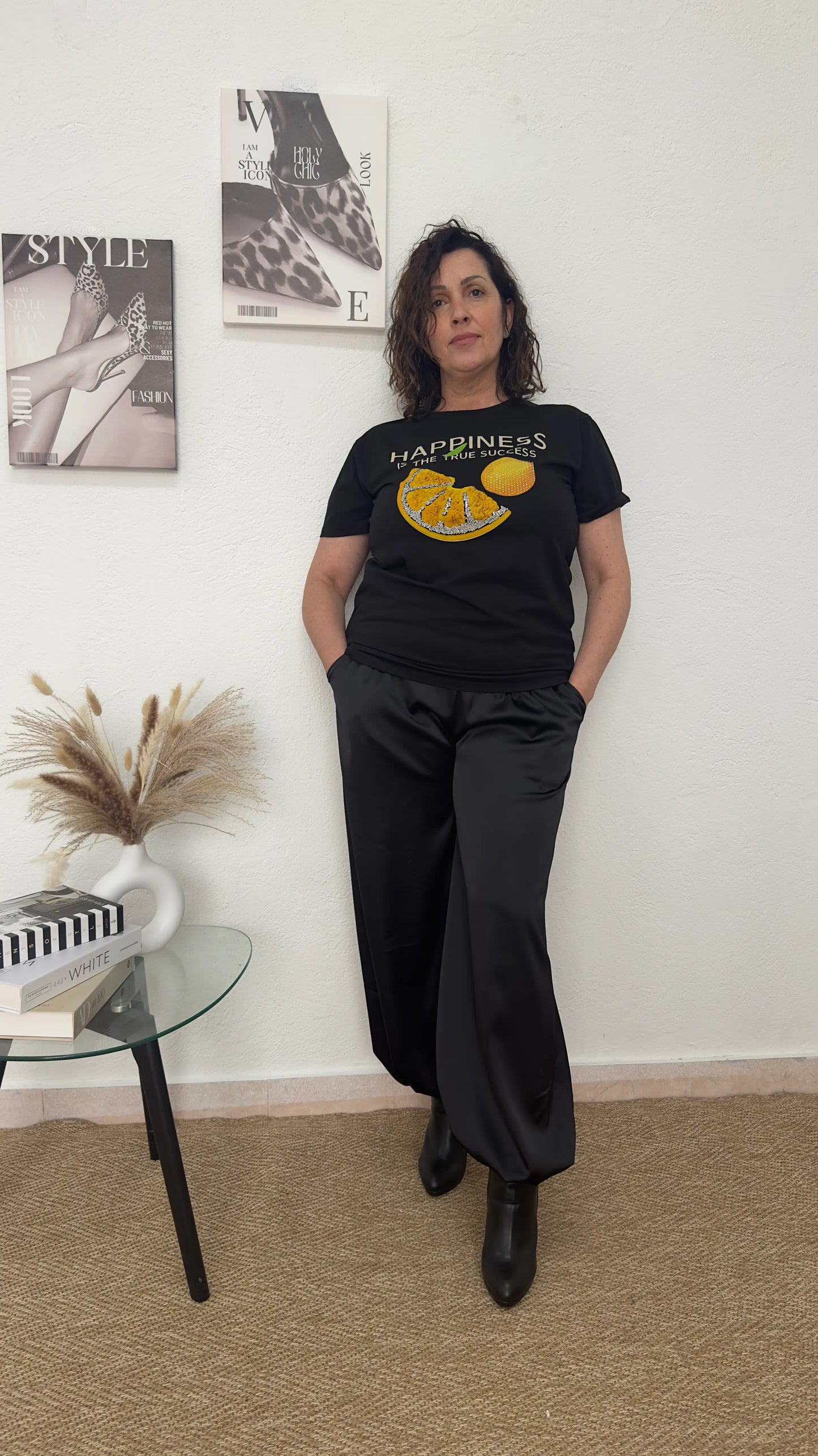 Camiseta negra con estampado de limón