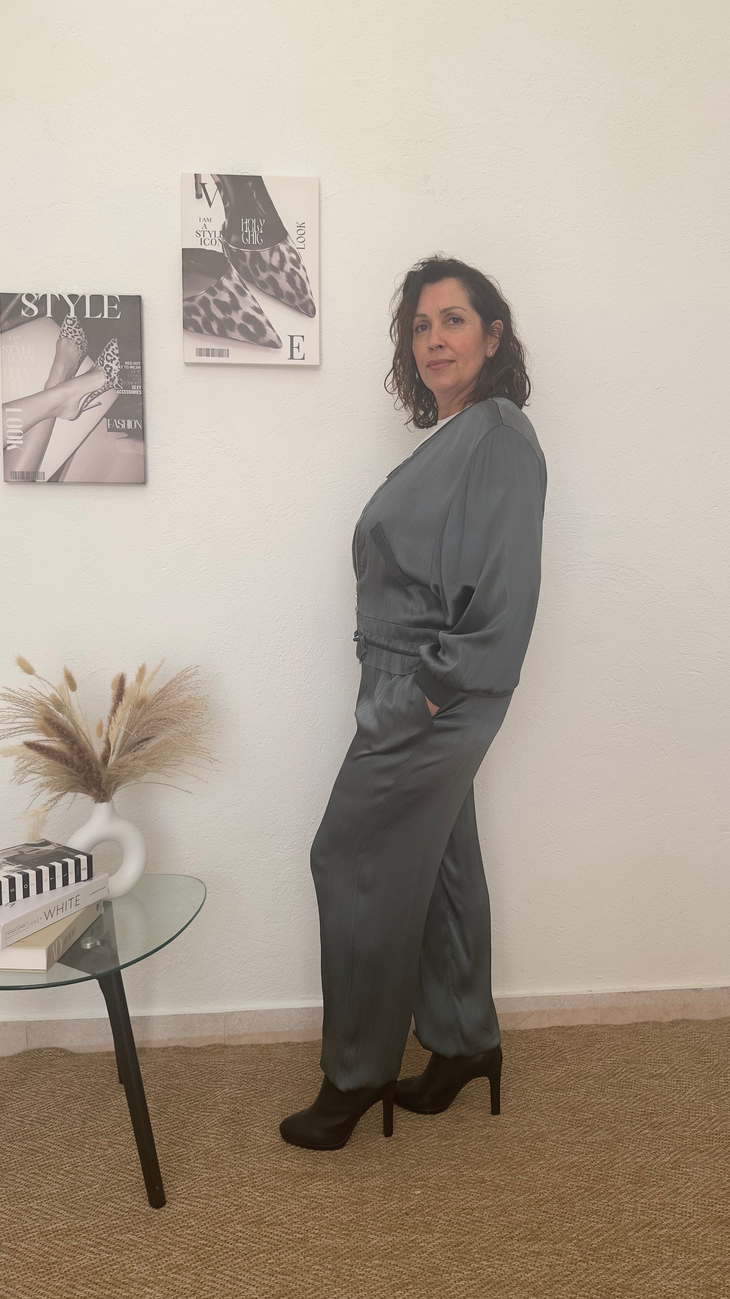 Conjunto gris de raso texturizado