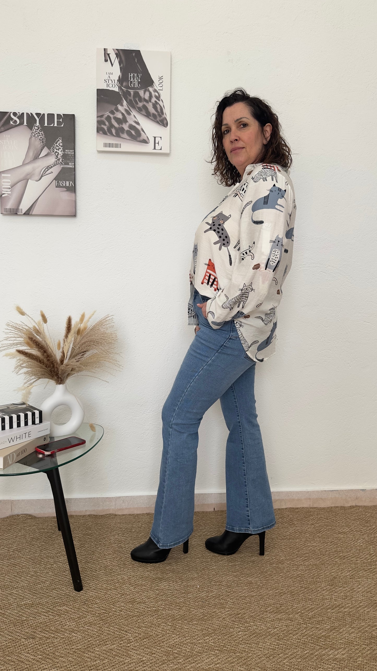 Camisa blanca con dibujo cartoon