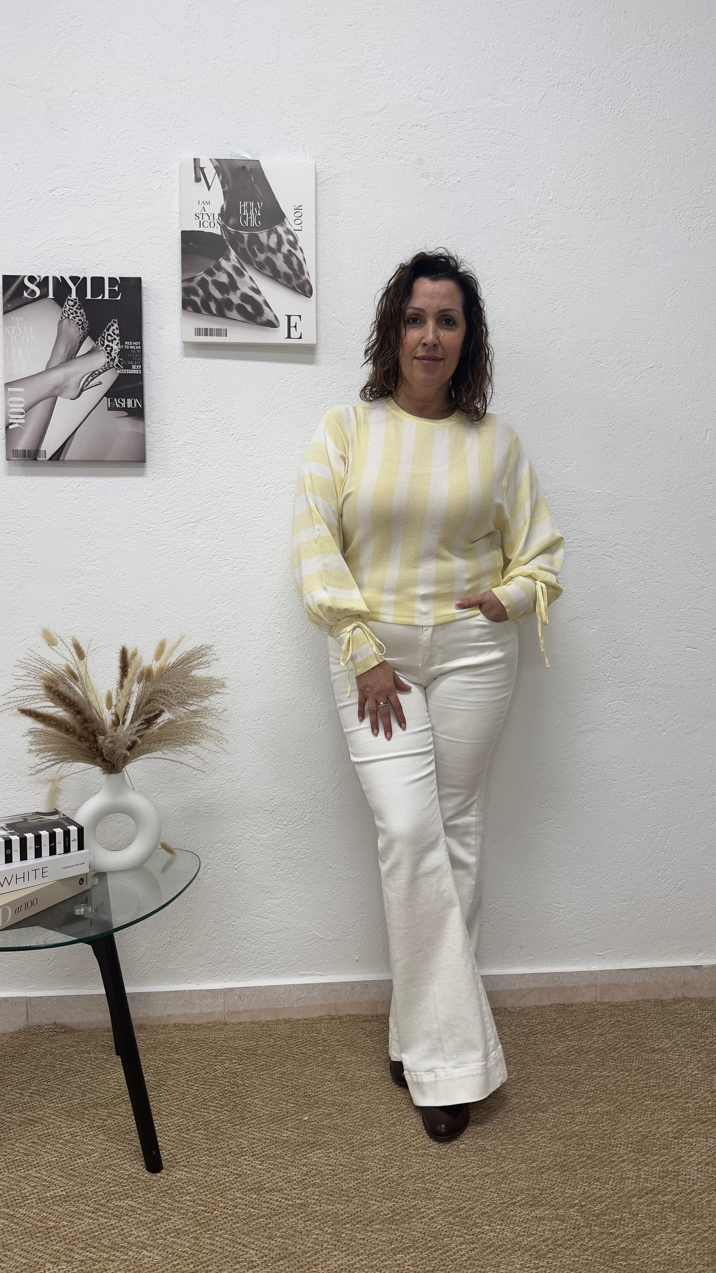 Jersey con manga lazada y rayas amarillas