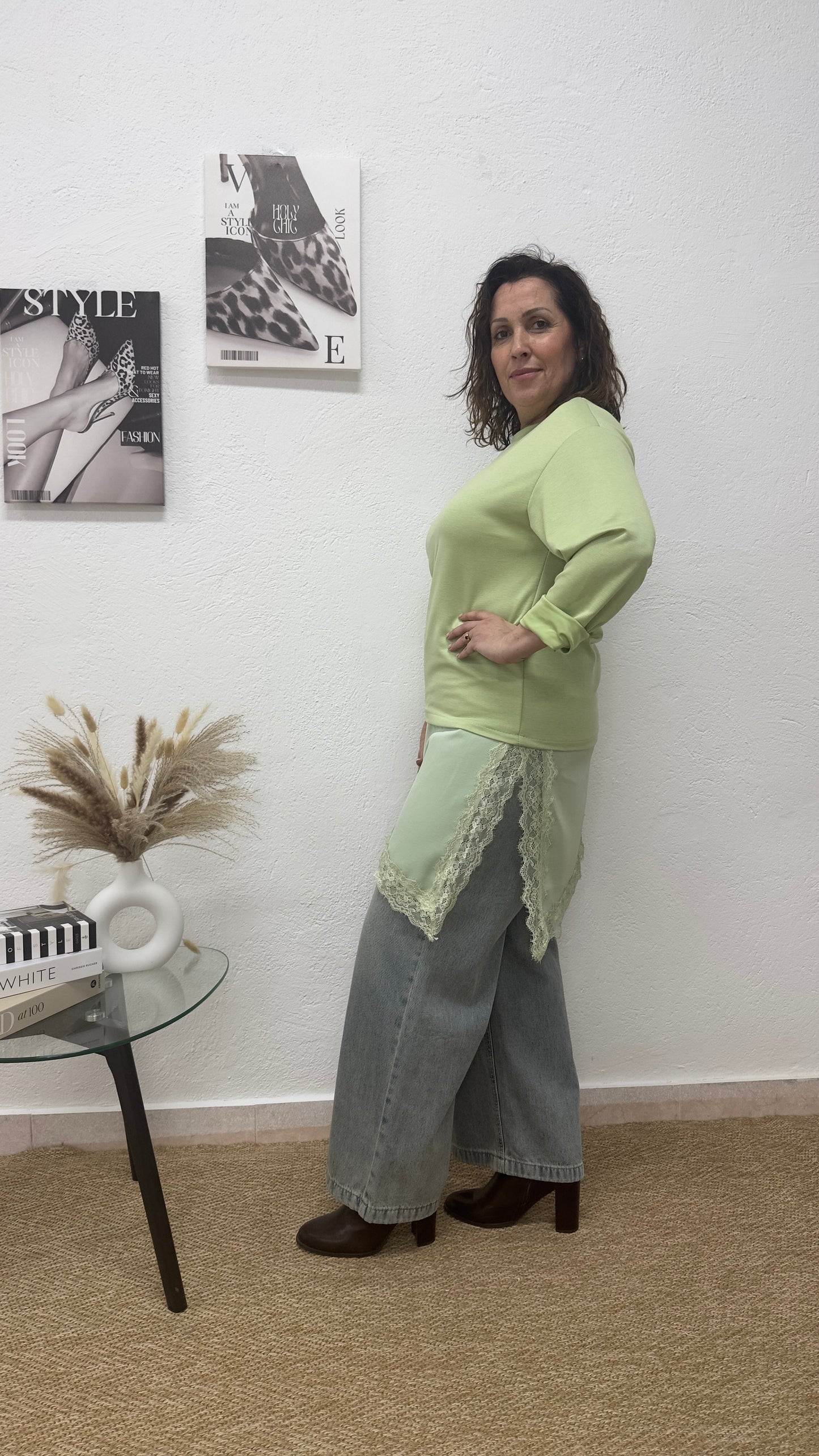 Blusa verde lima con raso y encaje