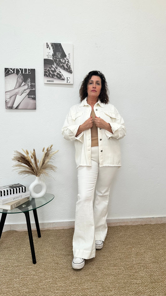 Chaqueta vaquera blanca con crochet y lentejuelas