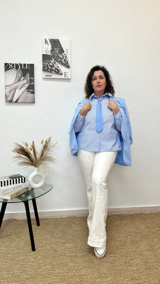 Camisa de rayas celestes con corbata