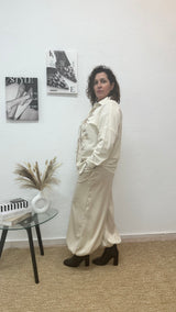 Camisa beige con decoración "cañas de bambú" de lentejuelas