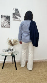 Camisa de rayas azul marino con corbata