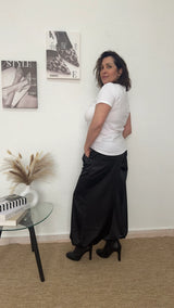 Camiseta blanca con bordado de bicicleta