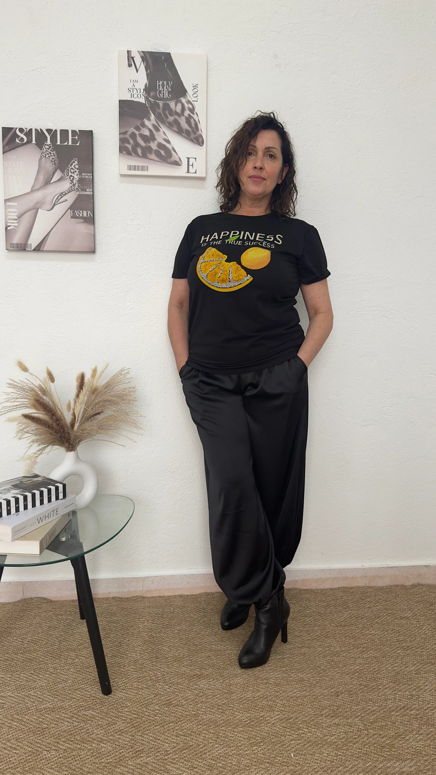 Camiseta negra con estampado de limón