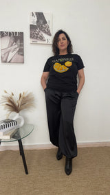 Camiseta negra con estampado de limón