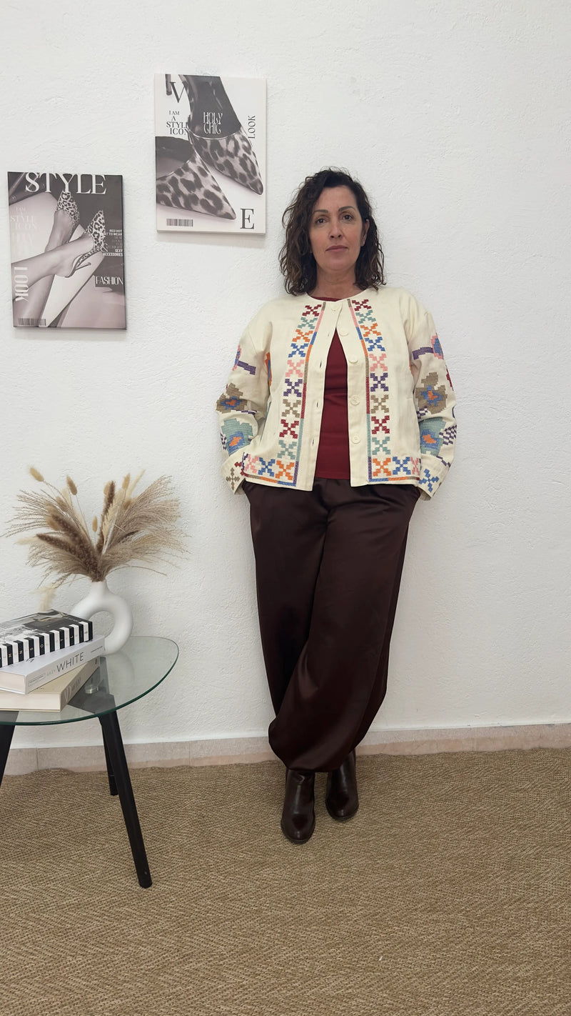 Chaqueta vaquera crudo con bordado