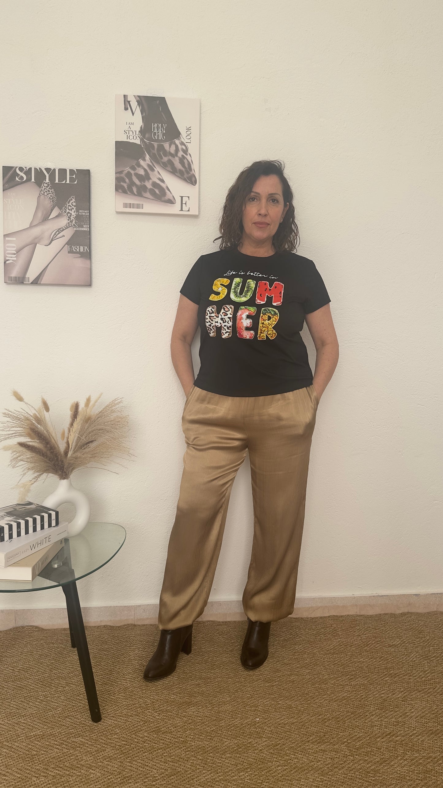 Camiseta negra con estampado "SUMMER"