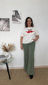 Camiseta blanca con bordado "CHERRY"