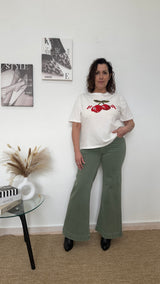 Camiseta blanca con bordado "CHERRY"