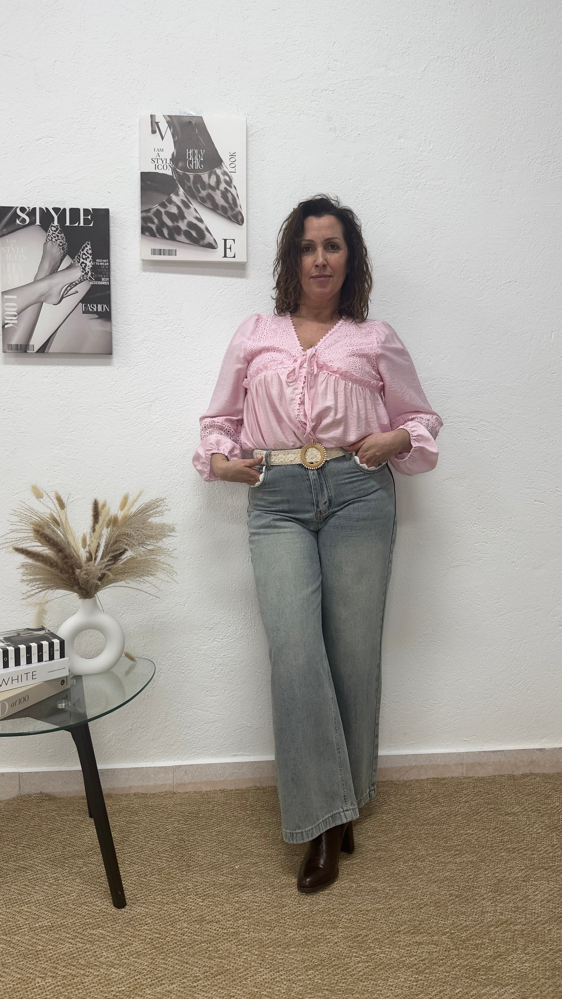 Blusa rosa con bordado floral