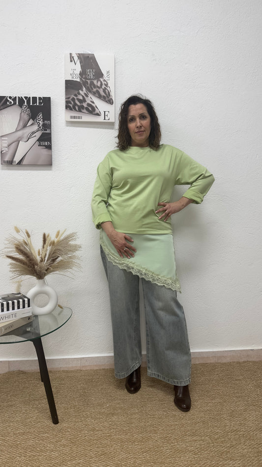 Blusa verde lima con raso y encaje