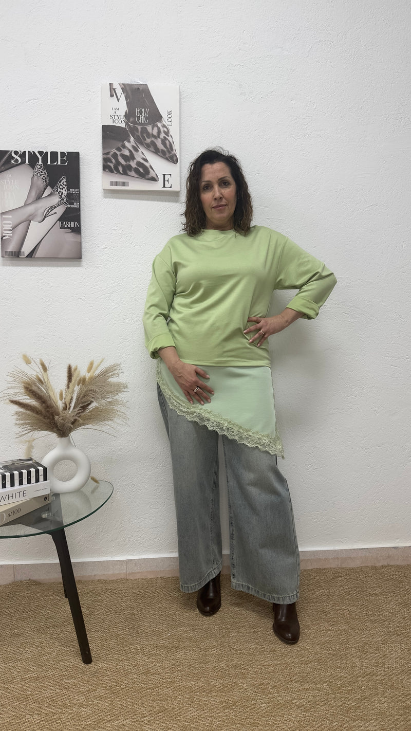 Blusa verde lima con raso y encaje