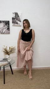 Falda midi rosa con cinturón trenzado