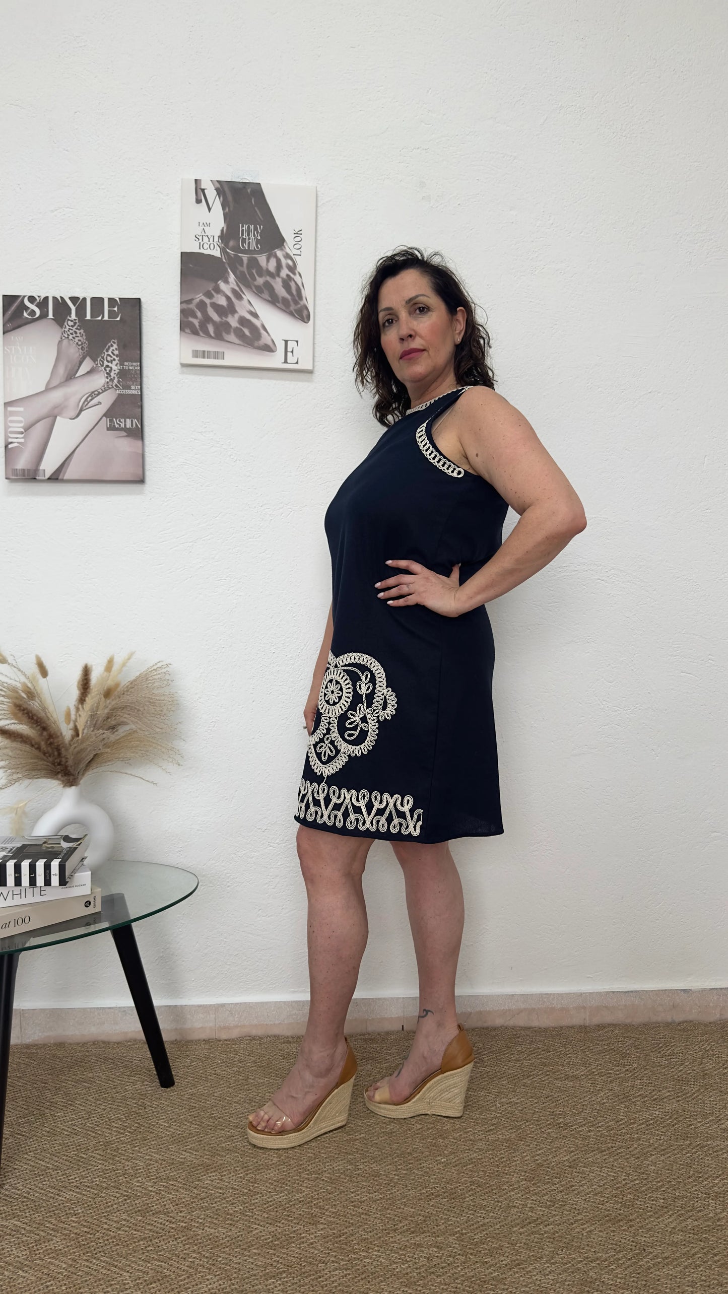 Vestido corto azul marino bordado