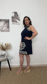 Vestido corto azul marino bordado