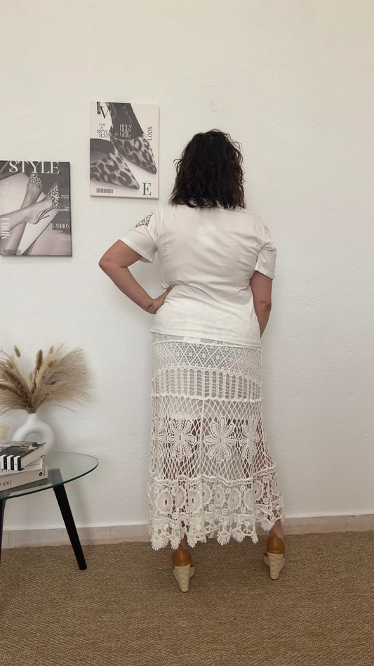 Camiseta blanca con detalles calados