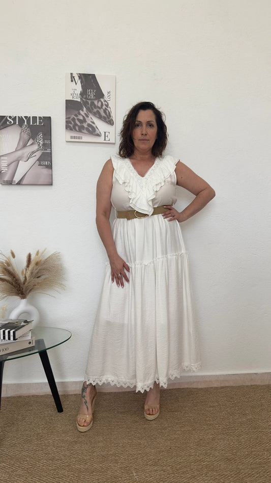 Vestido blanco largo con volantes y cinturón