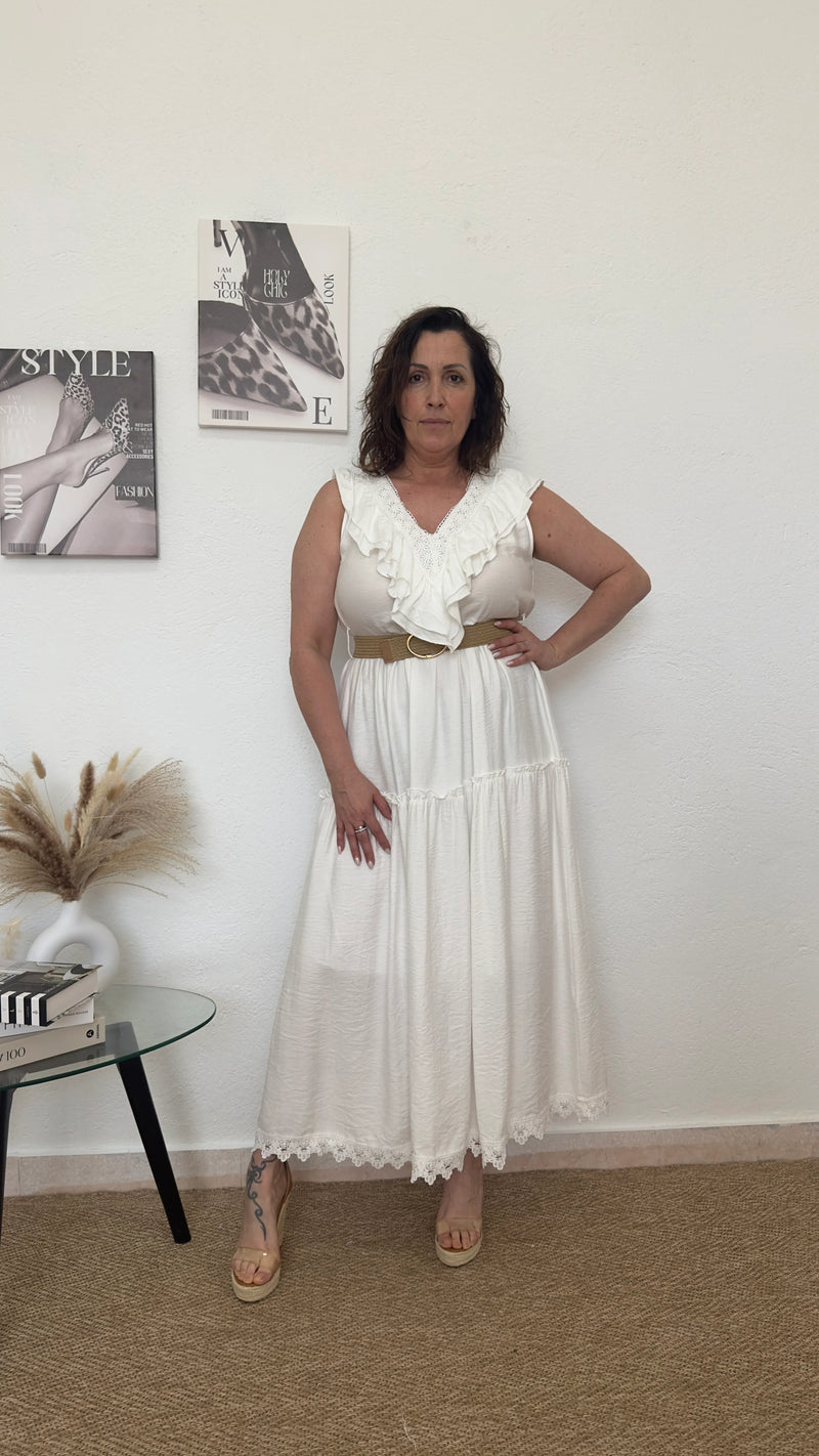 Vestido blanco largo con volantes y cinturón
