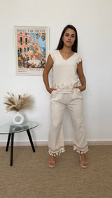Conjunto beige de lino con detalles crochet
