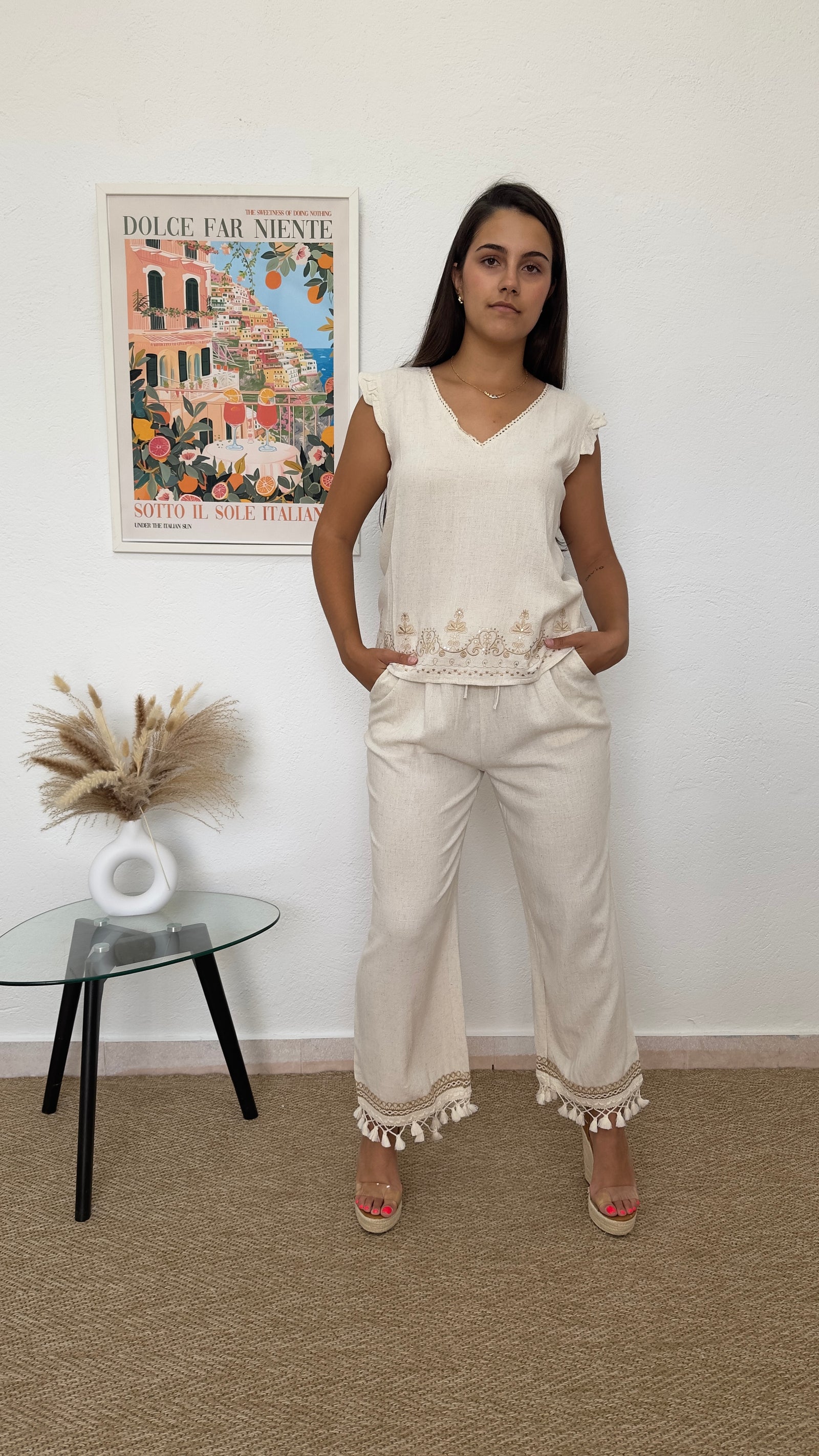 Conjunto beige de lino con detalles crochet