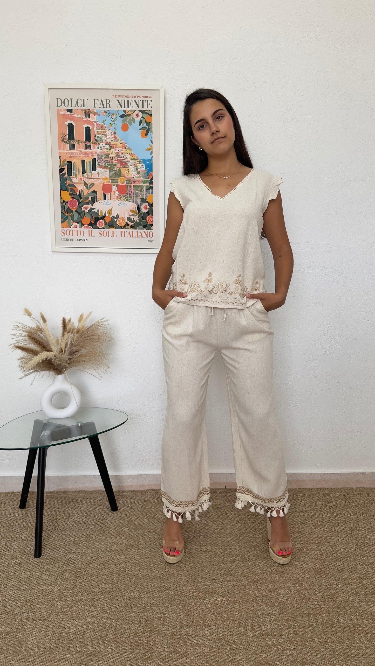 Conjunto beige de lino con detalles crochet