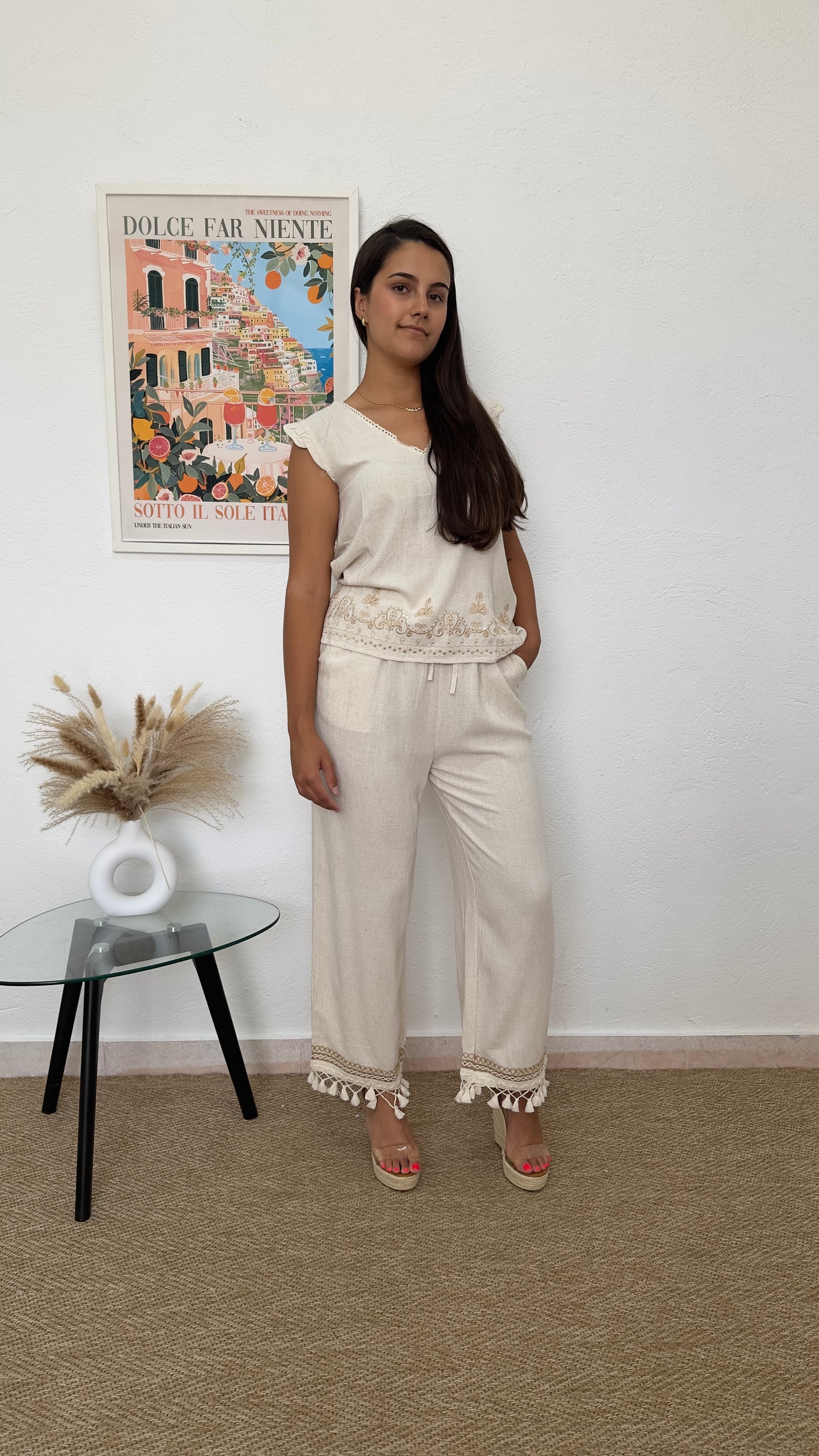 Conjunto beige de lino con detalles crochet