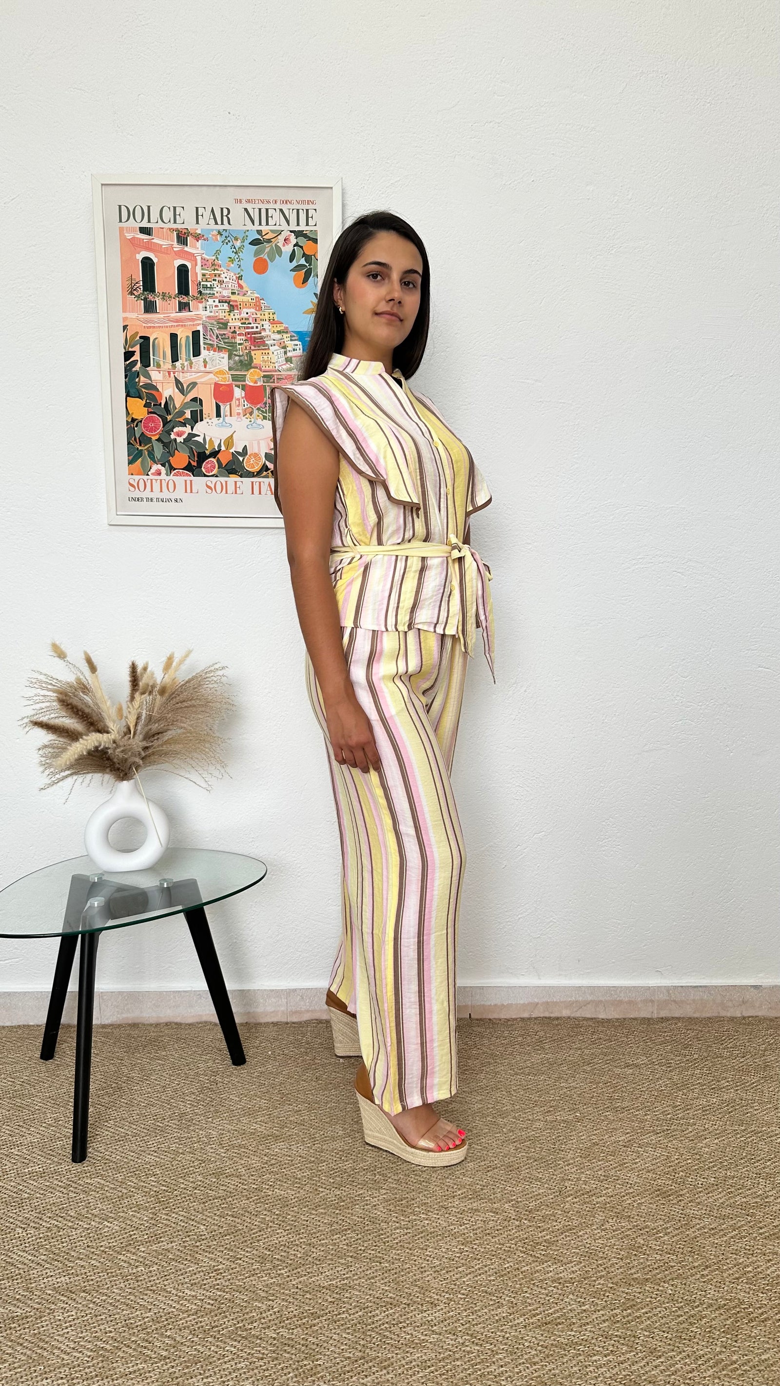Conjunto de rayas de colores con cinturón
