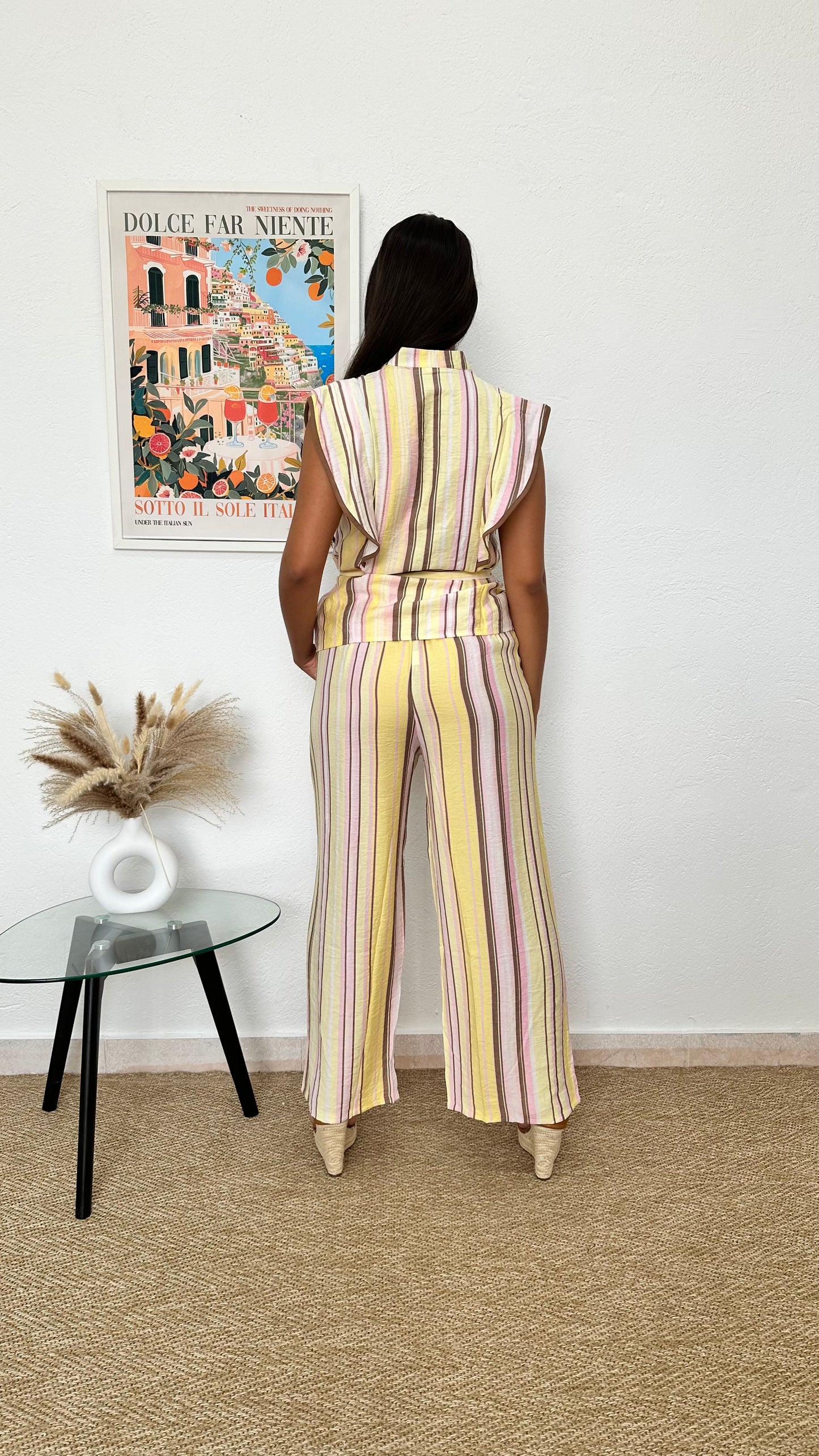 Conjunto de rayas de colores con cinturón